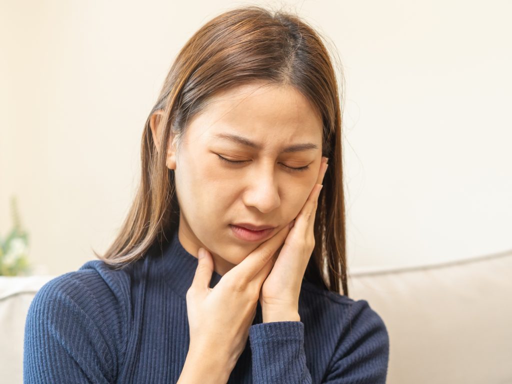 Woman having jaw pain